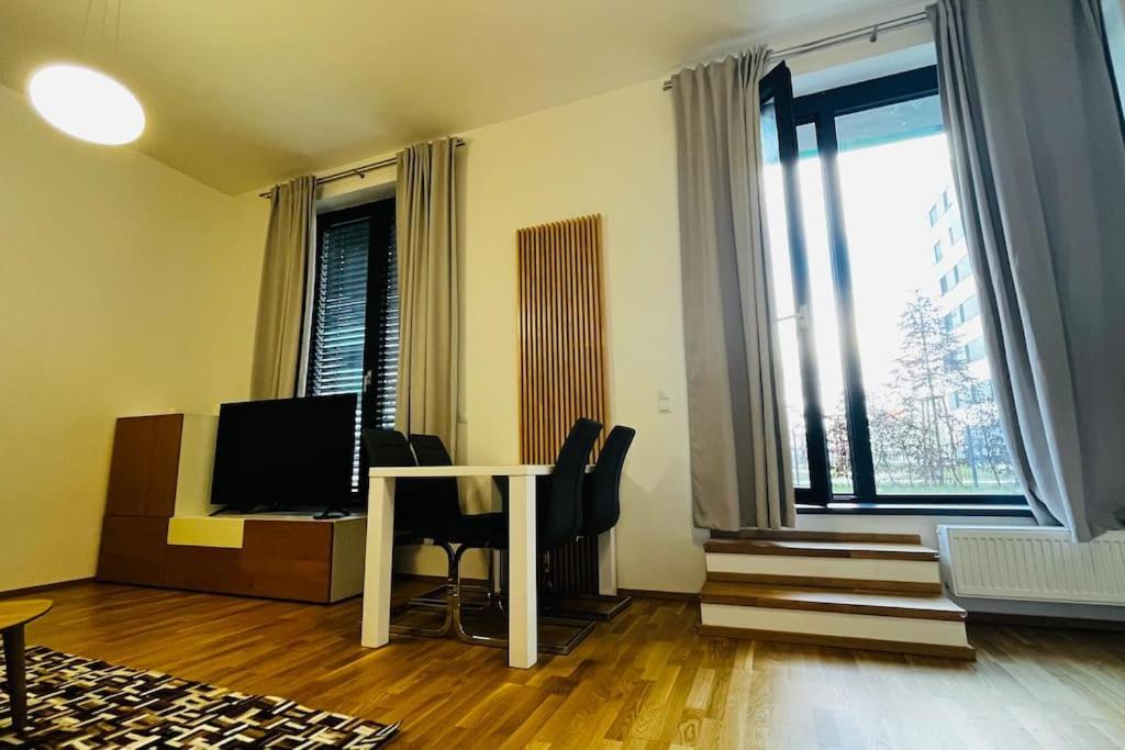 Apartment Holesovice, Garden, Garage براغ المظهر الخارجي الصورة