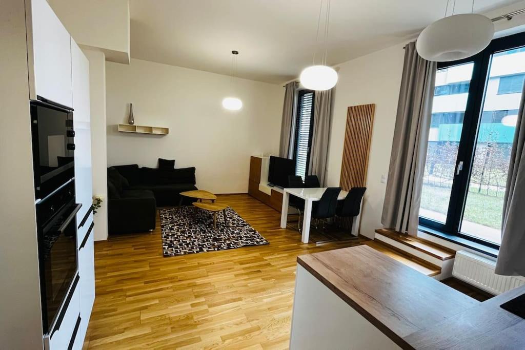 Apartment Holesovice, Garden, Garage براغ المظهر الخارجي الصورة