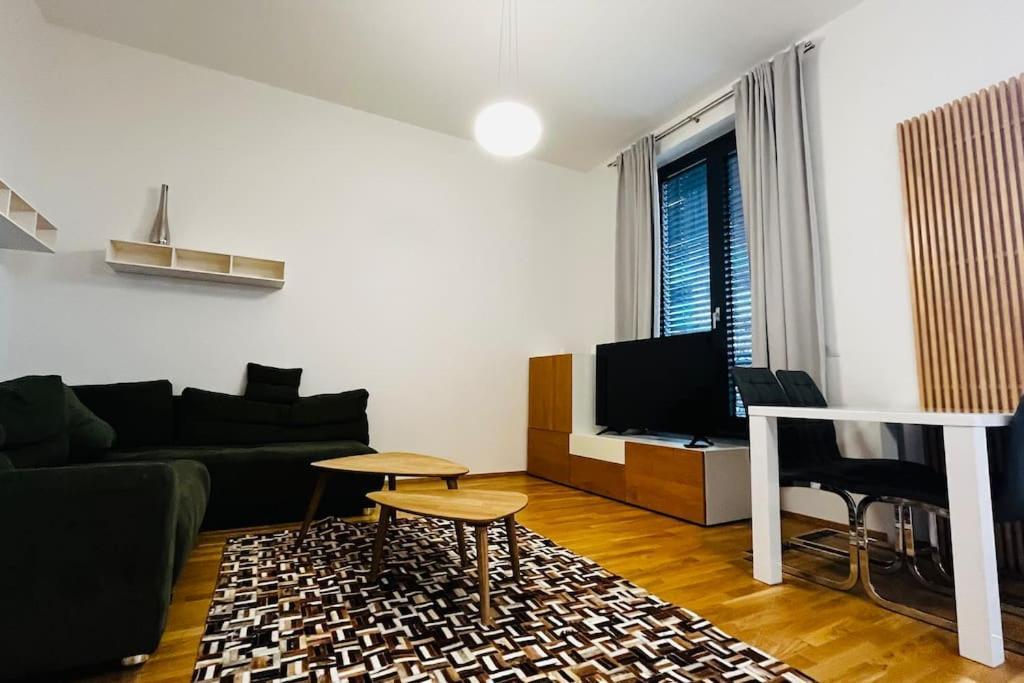 Apartment Holesovice, Garden, Garage براغ المظهر الخارجي الصورة